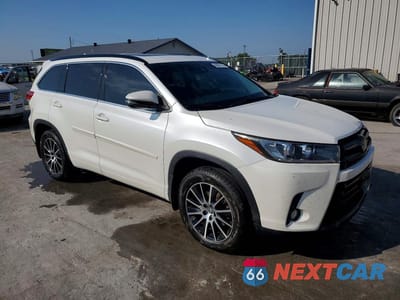Czwarte zdjęcie samochodu z boku: 2017 TOYOTA HIGHLANDER SE VIN:5TDJZRFH8HS478199 - miniatura