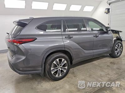 Trzecie zdjęcie samochodu z tyłu: 2024 TOYOTA HIGHLANDER XLE VIN:5TDKDRBHXRS557755 - miniatura