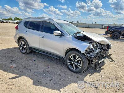 Czwarte zdjęcie samochodu z boku: 2019 NISSAN ROGUE SV VIN:5N1AT2MT5KC704896 - miniatura