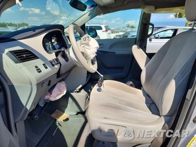 Zdjęcie 7 z 13 samochodu: 2014 TOYOTA SIENNA LE VIN:5TDKK3DCXES440854 - miniatura