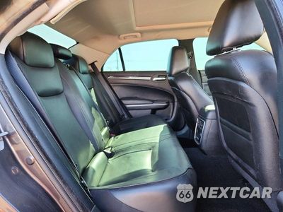 Zdjęcie 10 z 12 samochodu: 2019 CHRYSLER 300 LIMITED VIN:2C3CCAEGXKH568677 - miniatura