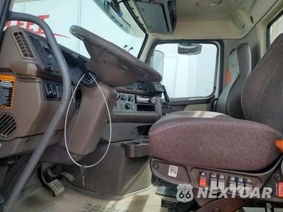Zdjęcie 7 z 12 samochodu: 2017 VOLVO VNL SEMI TRUCK VIN:4V4N39TG1HN987995 - miniatura