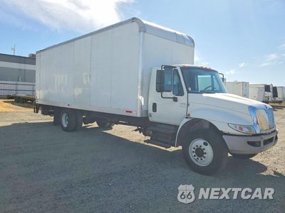 Czwarte zdjęcie samochodu z boku: 2018 INTERNATIONAL 4300 BOX TRUCK VIN:3HAMMMML6JL632356 - miniatura