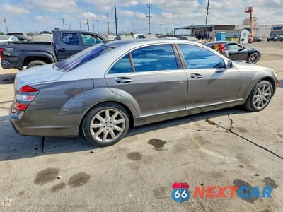 Trzecie zdjęcie samochodu z tyłu: 2007 MERCEDES-BENZ S 550 4MATIC VIN:WDDNG86X27A107873 - miniatura