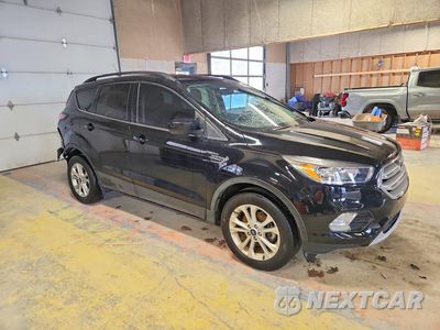 Czwarte zdjęcie samochodu z boku: 2018 FORD ESCAPE SE VIN:1FMCU0GD1JUC68586 - miniatura