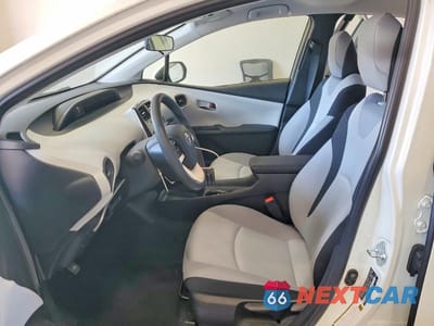 Zdjęcie 7 z 12 samochodu: 2017 TOYOTA PRIUS TWO VIN:JTDKBRFU9H3038922 - miniatura
