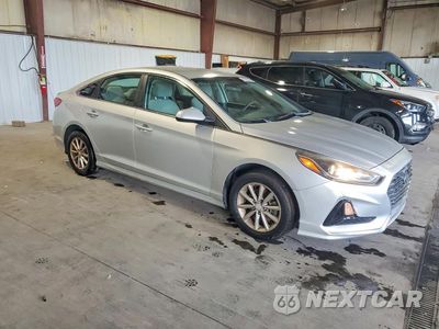 Czwarte zdjęcie samochodu z boku: 2018 HYUNDAI SONATA SE VIN:5NPE24AF8JH722458 - miniatura