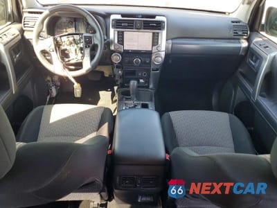 Zdjęcie 8 z 13 samochodu: 2024 TOYOTA 4RUNNER SR5 VIN:JTEEU5JR3R5311373 - miniatura