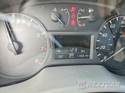 Zdjęcie 9 z 13 samochodu: 2013 NISSAN SENTRA S VIN:3N1AB7AP2DL793090 - miniatura