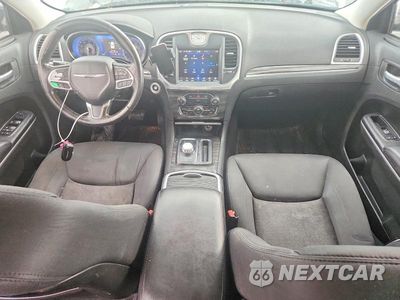 Zdjęcie 8 z 12 samochodu: 2019 CHRYSLER 300 TOURING VIN:2C3CCAAG6KH612129 - miniatura