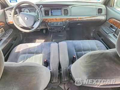 Zdjęcie 8 z 12 samochodu: 2007 MERCURY GRAND MARQUIS GS VIN:2MEFM74V67X623923 - miniatura