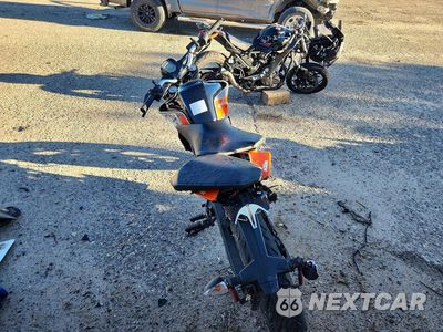 Czwarte zdjęcie samochodu z boku: 2023 KTM 200 DUKE VIN:MD2JPC405PC016872 - miniatura