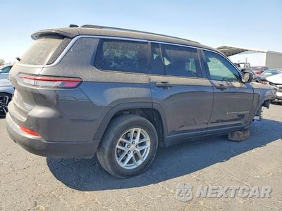 Trzecie zdjęcie samochodu z tyłu: 2023 JEEP GRAND CHEROKEE L LAREDO VIN:1C4RJKAG8P8731721 - miniatura