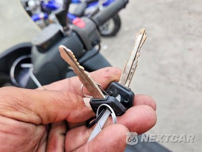 Zdjęcie 8 z 9 samochodu: 2007 YAMAHA YP400 VIN:JYASH03Y87A005577 - miniatura