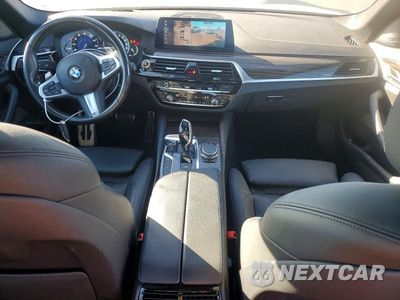 Zdjęcie 8 z 13 samochodu: 2019 BMW 530E VIN:WBAJA9C51KB393427 - miniatura