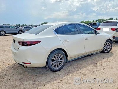 Trzecie zdjęcie samochodu z tyłu: 2021 MAZDA 3 VIN:JM1BPAAL7M1327630 - miniatura