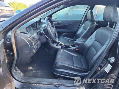 Zdjęcie 7 z 12 samochodu: 2017 HONDA ACCORD SPORT VIN:1HGCR2F59HA242200 - miniatura