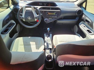 Zdjęcie 8 z 14 samochodu: 2014 TOYOTA PRIUS C ONE VIN:JTDKDTB3XE1064974 - miniatura