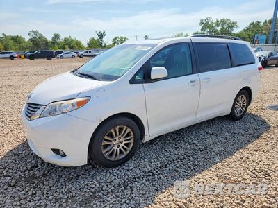 2011 TOYOTA SIENNA XLE 8-PASSENGER 5TDYK3DC4BS117843 - główne zdjęcie licytacji z USA - miniatura