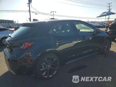 Trzecie zdjęcie samochodu z tyłu: 2024 TOYOTA COROLLA XSE VIN:JTNC4MBE2R3229840 - miniatura