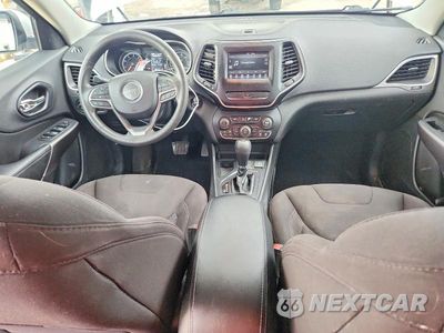Zdjęcie 8 z 13 samochodu: 2019 JEEP CHEROKEE LATITUDE VIN:1C4PJLCBXKD114707 - miniatura