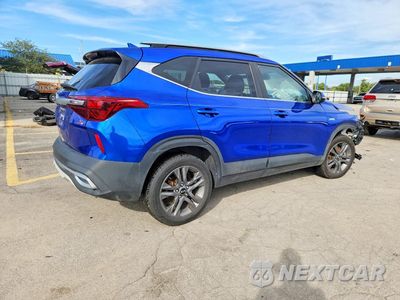 Trzecie zdjęcie samochodu z tyłu: 2021 KIA SELTOS S VIN:KNDEUCAA0M7137374 - miniatura