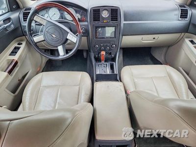 Zdjęcie 8 z 12 samochodu: 2005 CHRYSLER 300 TOURING VIN:2C3AA53GX5H530622 - miniatura