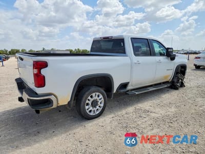 Trzecie zdjęcie samochodu z tyłu: 2022 CHEVROLET SILVERADO K2500 HEAVY DUTY LT VIN:1GC1YNEY7NF245052 - miniatura