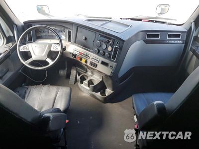 Zdjęcie 8 z 14 samochodu: 2019 FREIGHTLINER CASCADIA 1 - TRUCK CAB AND CHASSIS VIN:3AKJHHDR2KSKL4272 - miniatura