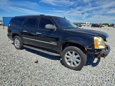 Czwarte zdjęcie samochodu z boku: 2010 GMC YUKON XL DENALI VIN:1GKUKMEF3AR213607 - miniatura