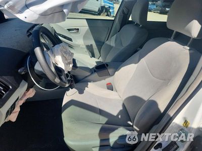 Zdjęcie 7 z 12 samochodu: 2014 TOYOTA PRIUS THREE VIN:JTDKN3DU5E1777347 - miniatura