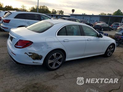 Trzecie zdjęcie samochodu z tyłu: 2019 MERCEDES-BENZ E 300 4MATIC VIN:WDDZF4KB7KA672362 - miniatura
