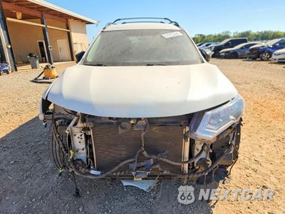 Piąte zdjęcie samochodu w środku: 2018 NISSAN ROGUE SV VIN:5N1AT2MT0JC800448 - miniatura
