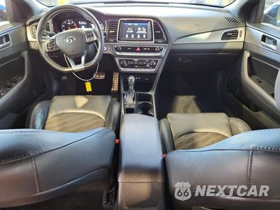 Zdjęcie 8 z 12 samochodu: 2018 HYUNDAI SONATA SPORT VIN:5NPE34AF6JH684645 - miniatura