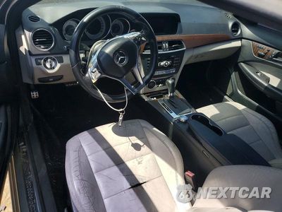 Zdjęcie 8 z 12 samochodu: 2013 MERCEDES-BENZ C 250 VIN:WDDGJ4HB9DG060046 - miniatura