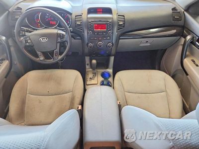 Zdjęcie 8 z 13 samochodu: 2012 KIA SORENTO LX VIN:5XYKT3A65CG252104 - miniatura