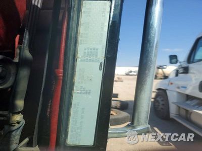 Zdjęcie 13 z 13 samochodu: 1999 FREIGHTLINER CONVENTIONAL FLD112 TANK TRUCK VIN:1FUY3EDB4XLB43105 - miniatura