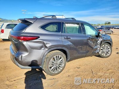 Trzecie zdjęcie samochodu z tyłu: 2021 TOYOTA HIGHLANDER HYBRID PLATINUM VIN:5TDEBRCH3MS068804 - miniatura