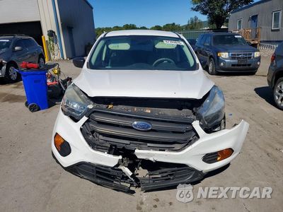 Piąte zdjęcie samochodu w środku: 2017 FORD ESCAPE S VIN:1FMCU0F74HUE29390 - miniatura