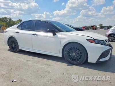 Czwarte zdjęcie samochodu z boku: 2022 TOYOTA CAMRY HYBRID SE NIGHTSHADE VIN:4T1T31AK1NU035653 - miniatura