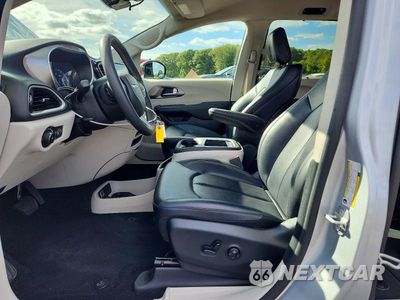 Zdjęcie 7 z 13 samochodu: 2024 CHRYSLER PACIFICA TOURING L VIN:2C4RC1BG0RR179870 - miniatura