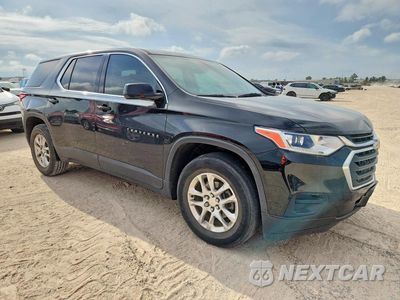 Czwarte zdjęcie samochodu z boku: 2020 CHEVROLET TRAVERSE LS VIN:1GNERFKW1LJ192695 - miniatura