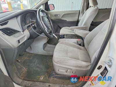 Zdjęcie 7 z 14 samochodu: 2017 TOYOTA SIENNA LE VIN:5TDKZ3DC8HS825054 - miniatura