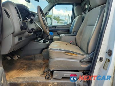 Zdjęcie 7 z 13 samochodu: 2012 NISSAN NV 2500 HD S VIN:1N6AF0LX4CN103423 - miniatura