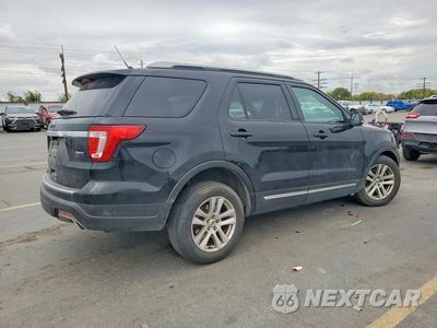 Trzecie zdjęcie samochodu z tyłu: 2018 FORD EXPLORER XLT VIN:1FM5K8D86JGB57504 - miniatura