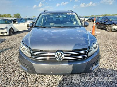 Piąte zdjęcie samochodu w środku: 2016 VOLKSWAGEN TIGUAN S VIN:WVGBV7AXXGW582139 - miniatura