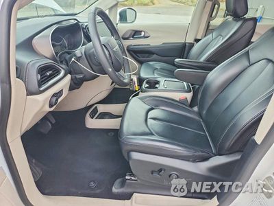 Zdjęcie 7 z 14 samochodu: 2023 CHRYSLER PACIFICA HYBRID TOURING L VIN:2C4RC1L79PR588493 - miniatura