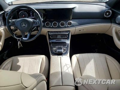 Zdjęcie 8 z 12 samochodu: 2017 MERCEDES-BENZ E 300 4MATIC VIN:WDDZF4KB3HA144794 - miniatura