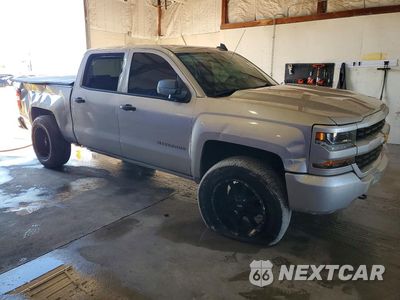 Czwarte zdjęcie samochodu z boku: 2018 CHEVROLET SILVERADO K1500 CUSTOM VIN:3GCUKPEC3JG553018 - miniatura