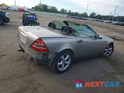 Trzecie zdjęcie samochodu z tyłu: 2003 MERCEDES-BENZ SLK 320 VIN:WDBKK65F63F286651 - miniatura
